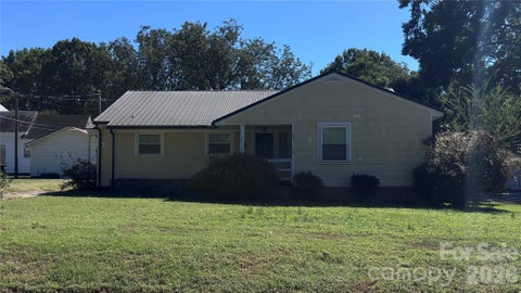 Photo of 633 Oak Street, Mooresville, NC 28115 (MLS # 4428617)
