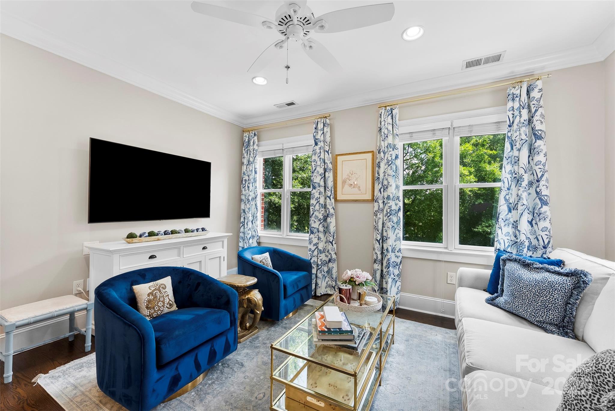 106 N Laurel Avenue 118