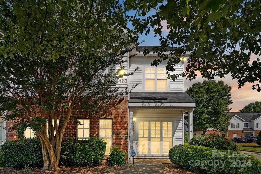 Enjoy this beautiful end unit townhome minutes from uptown Charlotte and UNCC. This spacious 2 bed 2.5 townhome features a full en-suite bathroom in each bedroom making it perfect for roomates! The open floor plan is great for dining and entertaining. All appliances are included and there is a washer/dryer provided for your convenience. Conveniently located near resturants, grocery stores, parks and retail options. Schedule a tour today!
