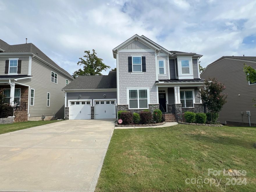 BEAUTIFUL and SPACIOUS 5 bed, 3 bath two story house available for rent in Fort Mill. This home features a deep, recessed driveway for extra parking, an oversized unfinished basement, open layout with a guest suite down, 1full bath, granite counters , spacious kitchen island, gourmet kitchen w/SS appliances, gas cooktop, double oven/microwave, dining and living area, hardwood floor throughout the main, and beautiful sunroom overlooking the trees. Main floor has a w/o to deck area. Upper floor features primary bedroom with 2 additional bed rooms, 2 full baths, a huge loft area and a laundry room with washer & dryer included. GREAT SCHOOLS.
MUST SEE HOUSE!!