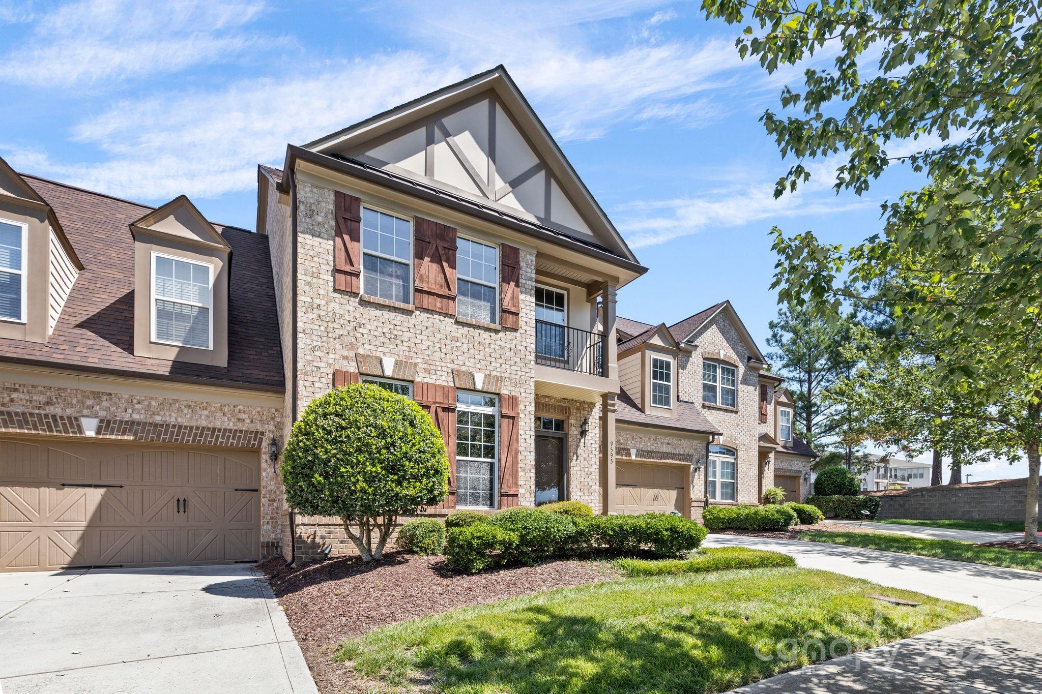 9595 Ledbury Court NW