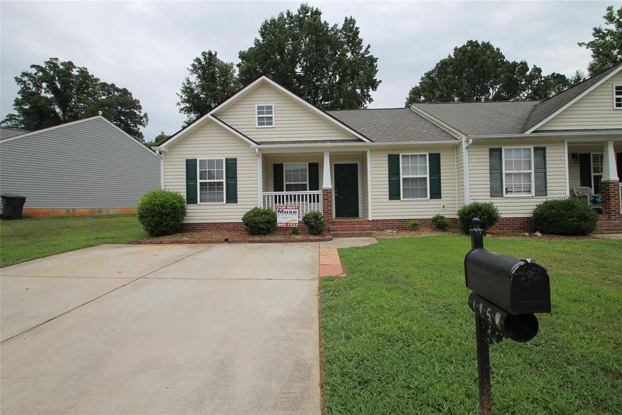 Cute Duplex on Camellia Court in Rock Hill, SC, 3 Bedrooms, 2 Bathrooms, Large Living Room, Eat In Kitchen with Range, Refrigerator & Dishwasher. Nice Size Yard. Single Family Only.
No Smoking/No Vaping. No Pets. Maximum Occupants 4. By Appointment Only (Available Now).