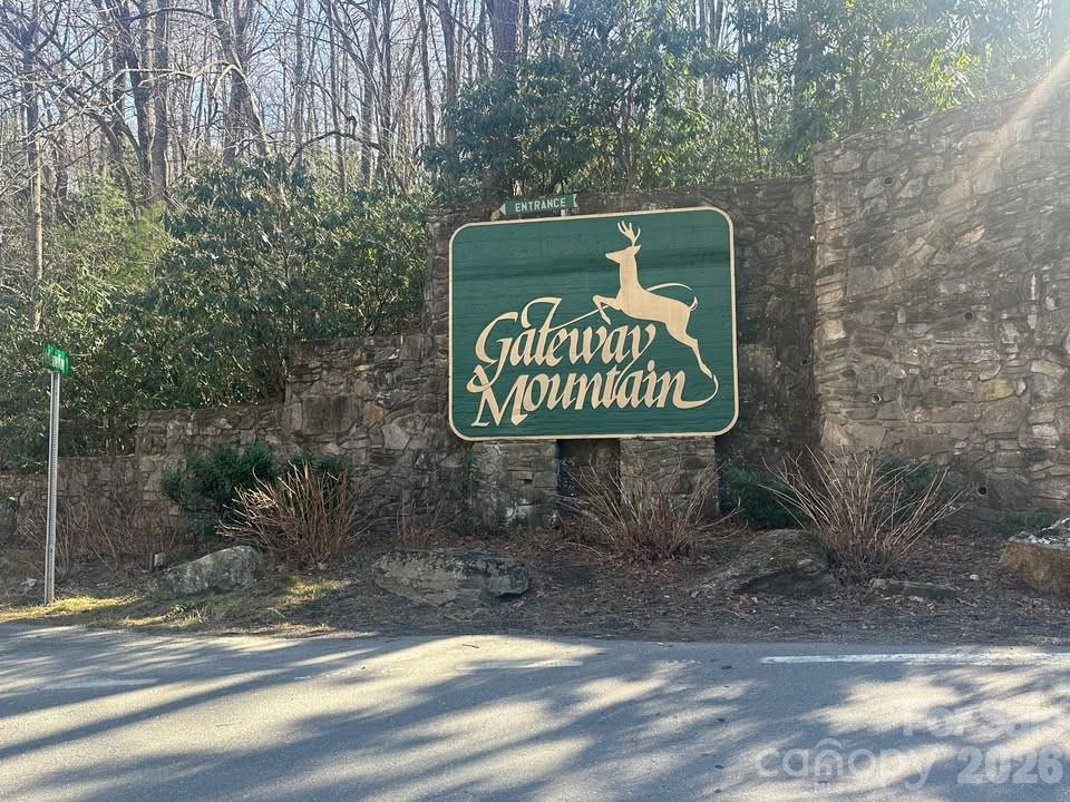 Gateway Mountain - Land