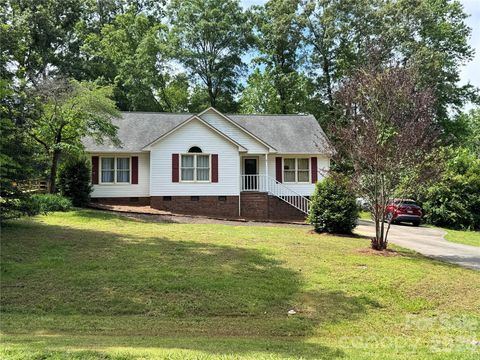 Photo of 913 Pleasant Ridge Road, Fort Mill, SC 29715 (MLS # 4380826)