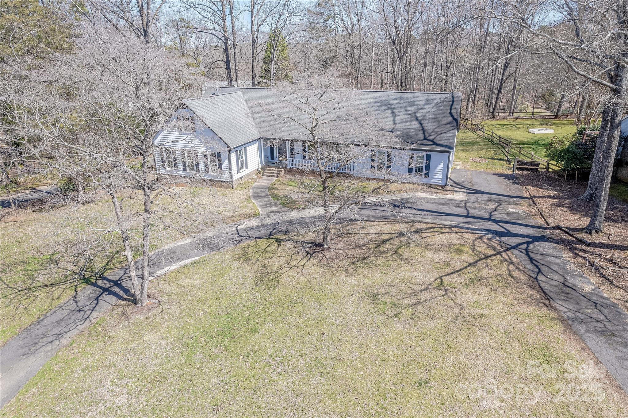 10101 Woodview Circle