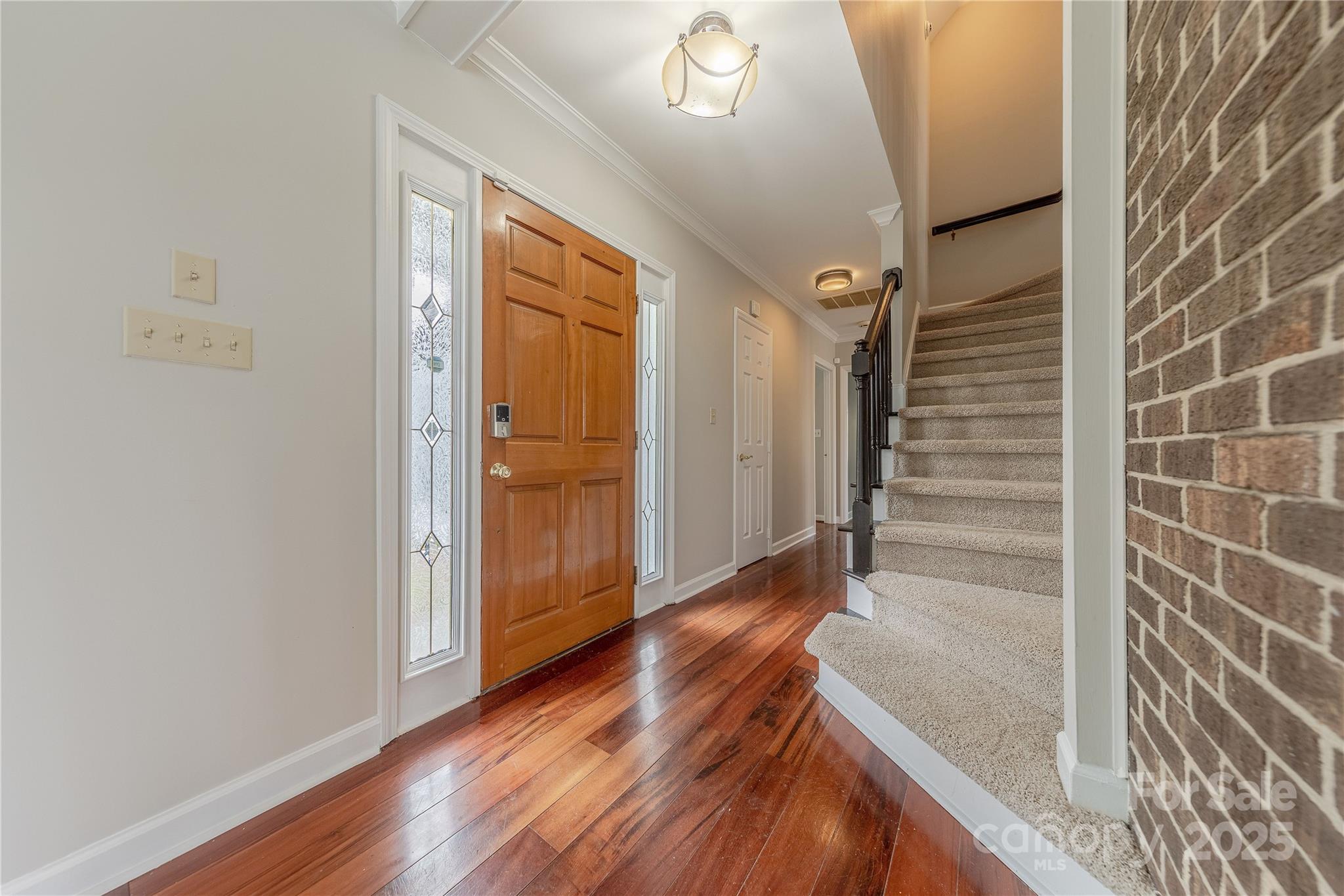 10101 Woodview Circle