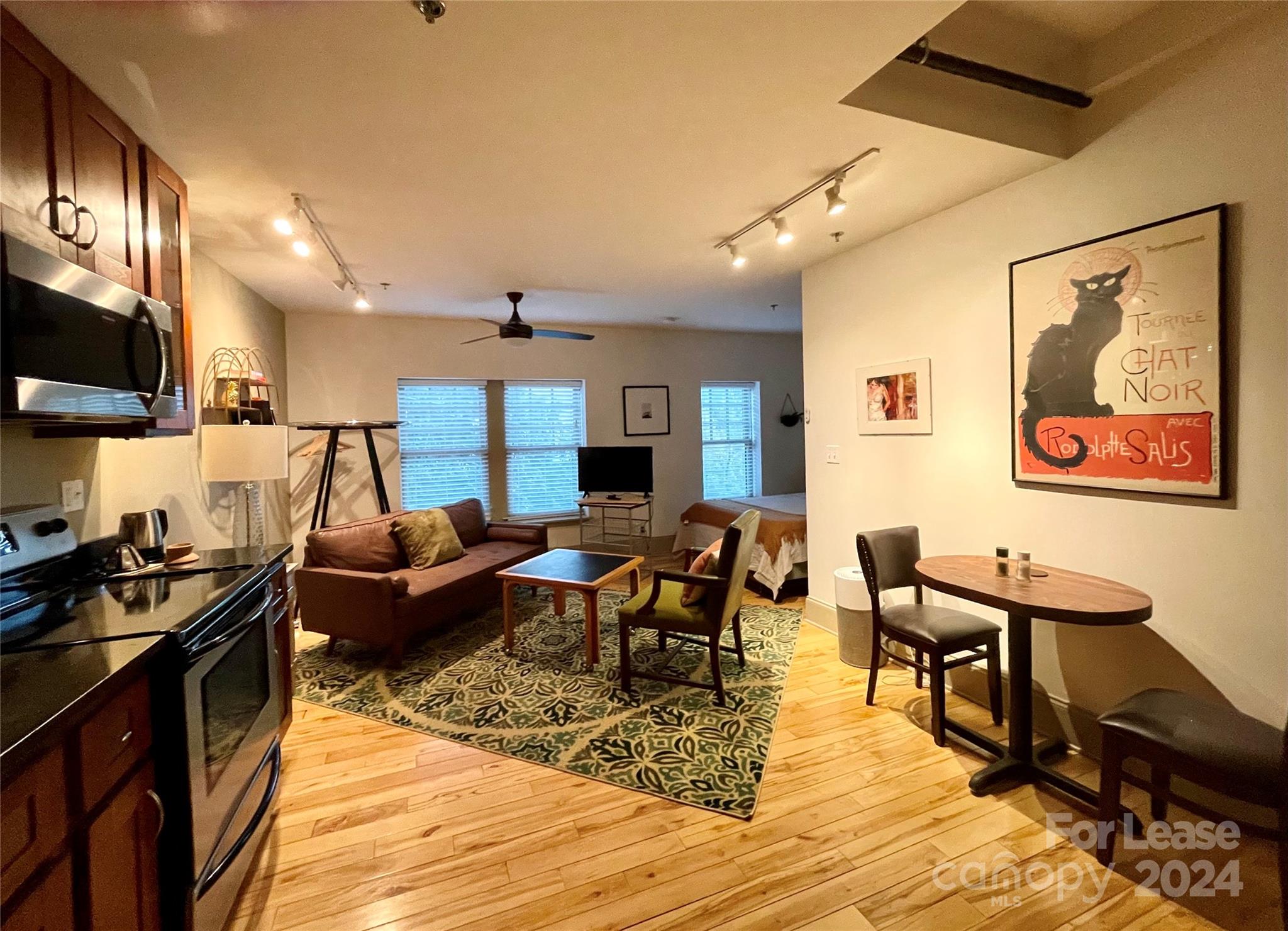 5 W Walnut Street 302