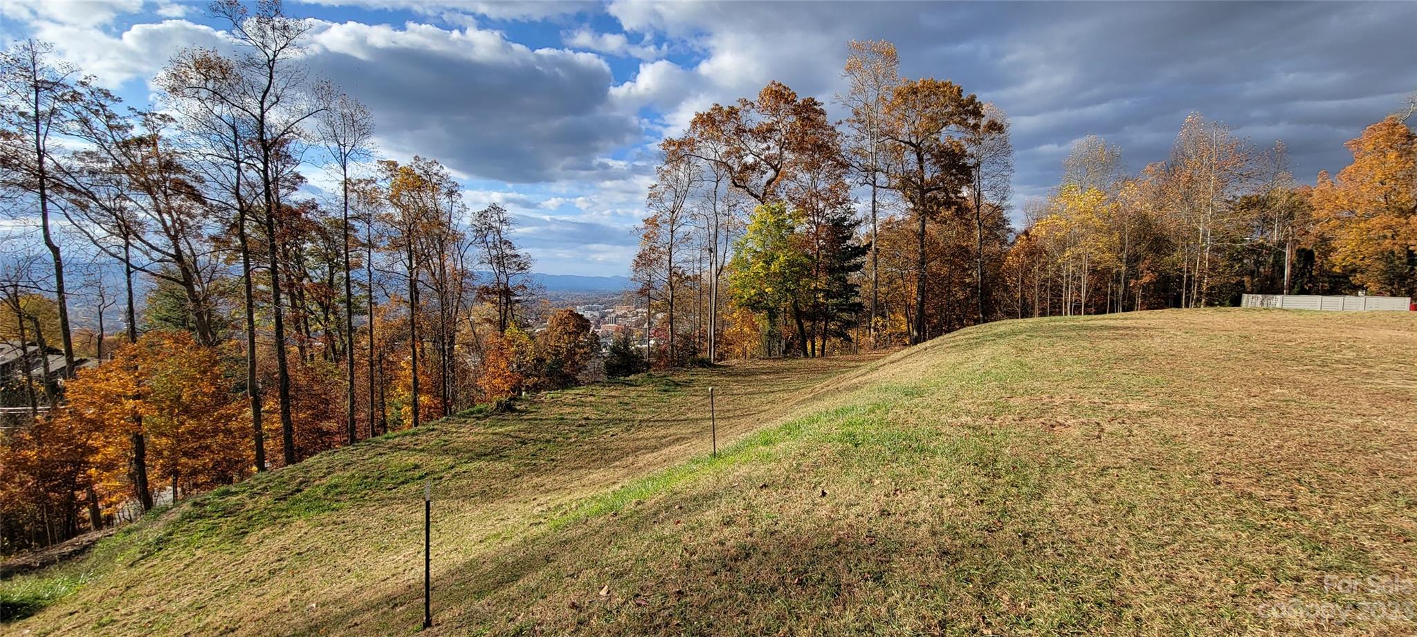 Beaucatcher Knoll - Land