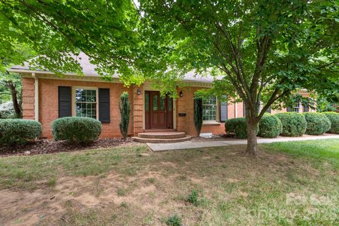 Photo of 5511 Robinhood Road, Charlotte, NC 28211 (MLS # 4394912)