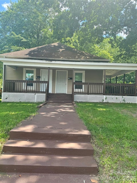 Photo of 617 Pinoca Street, Charlotte, NC 28208 (MLS # 4418725)