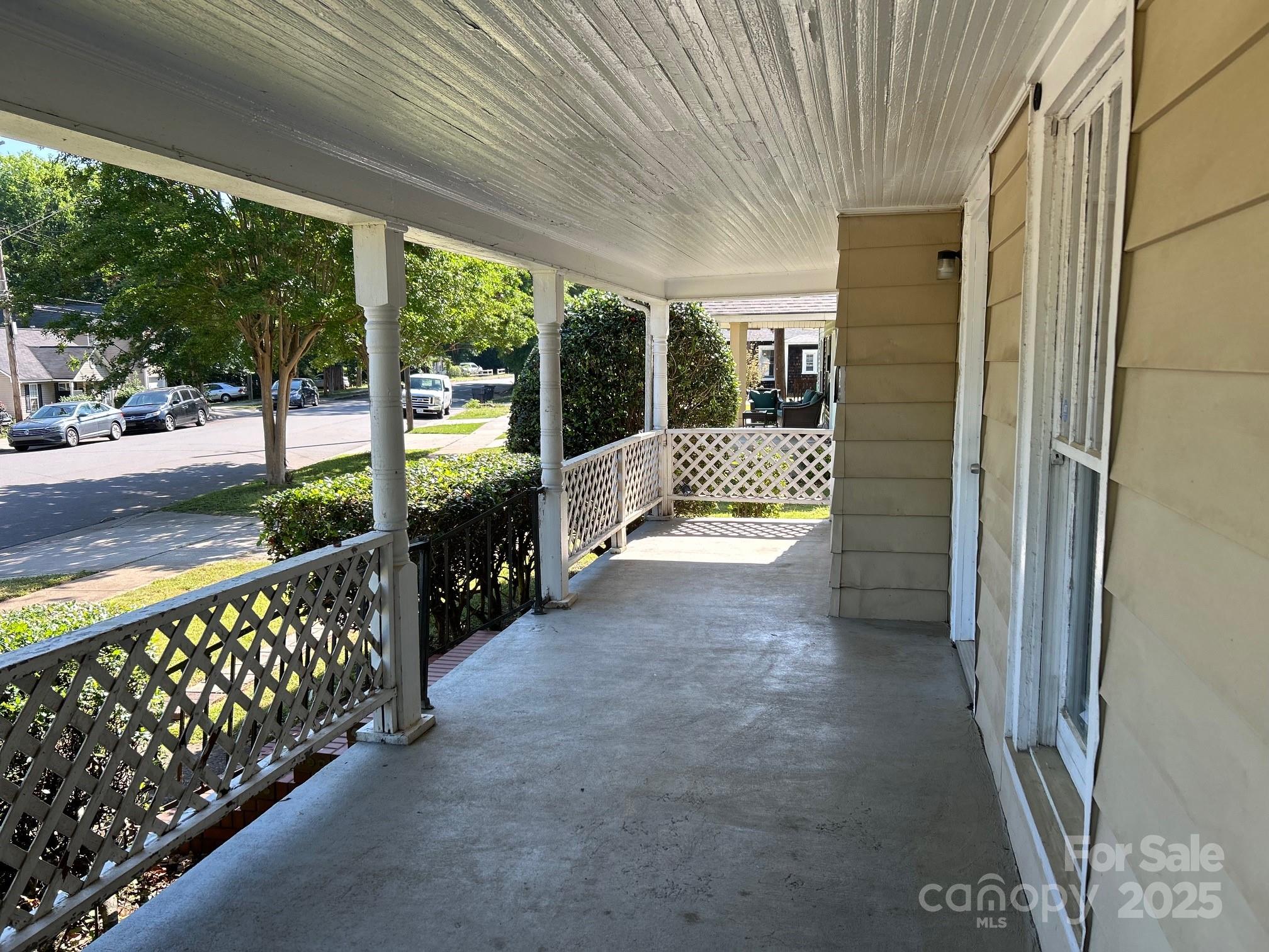 2433 Booker Avenue