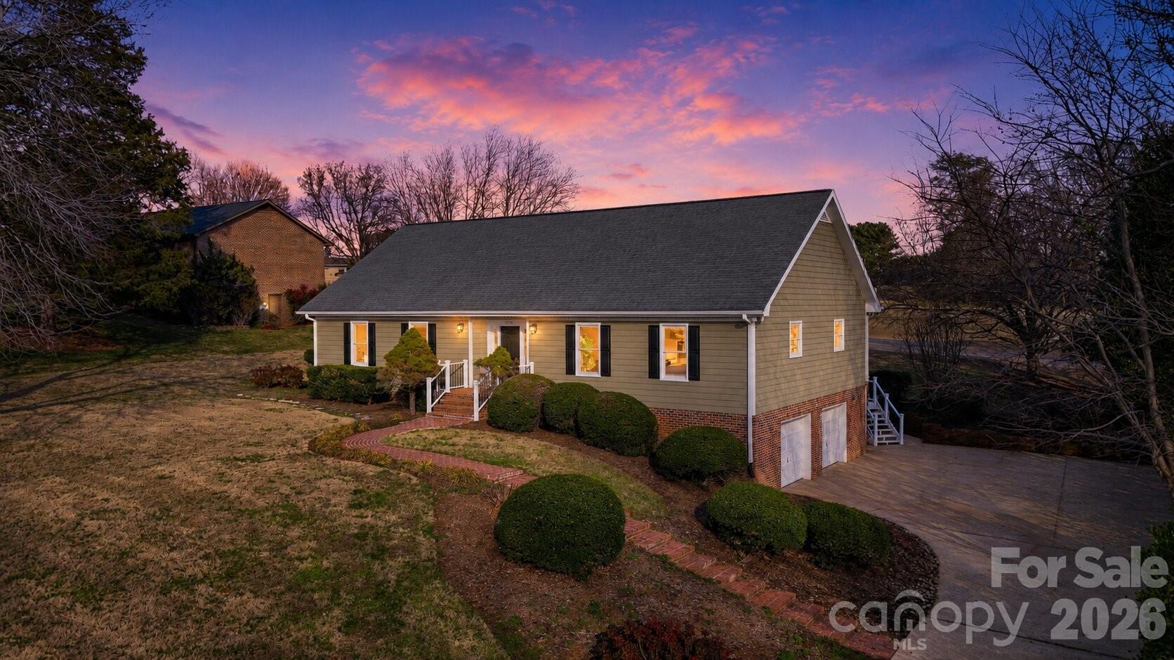 3718 Club House Drive NE