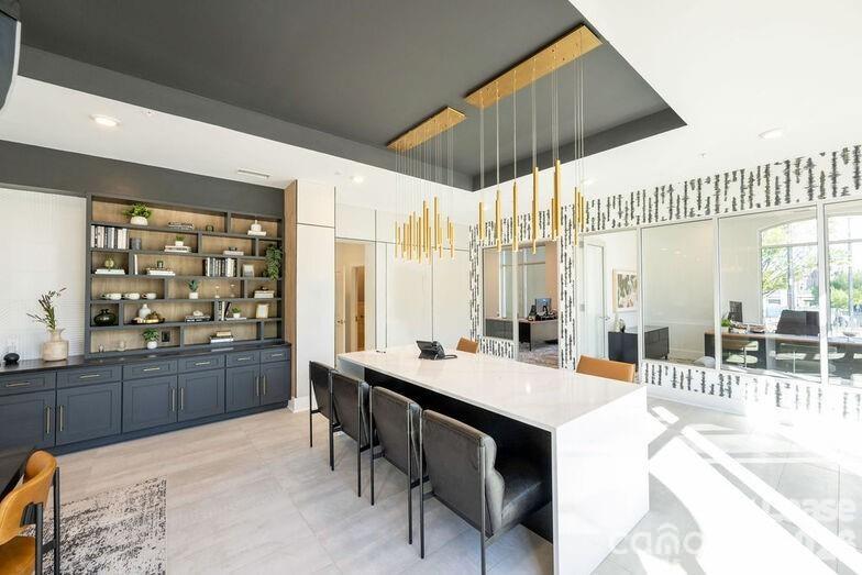 425 W Trade Street 1BR