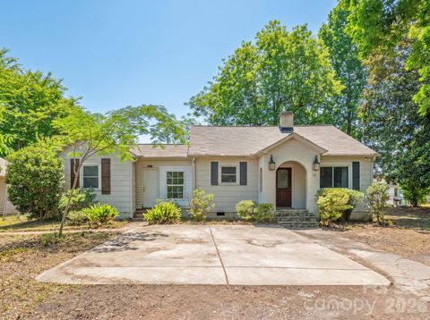 Photo of 2120 Amesbury Avenue, Charlotte, NC 28205 (MLS # 4382326)