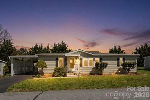 222 Cranbrook Circle Hendersonville NC 28792