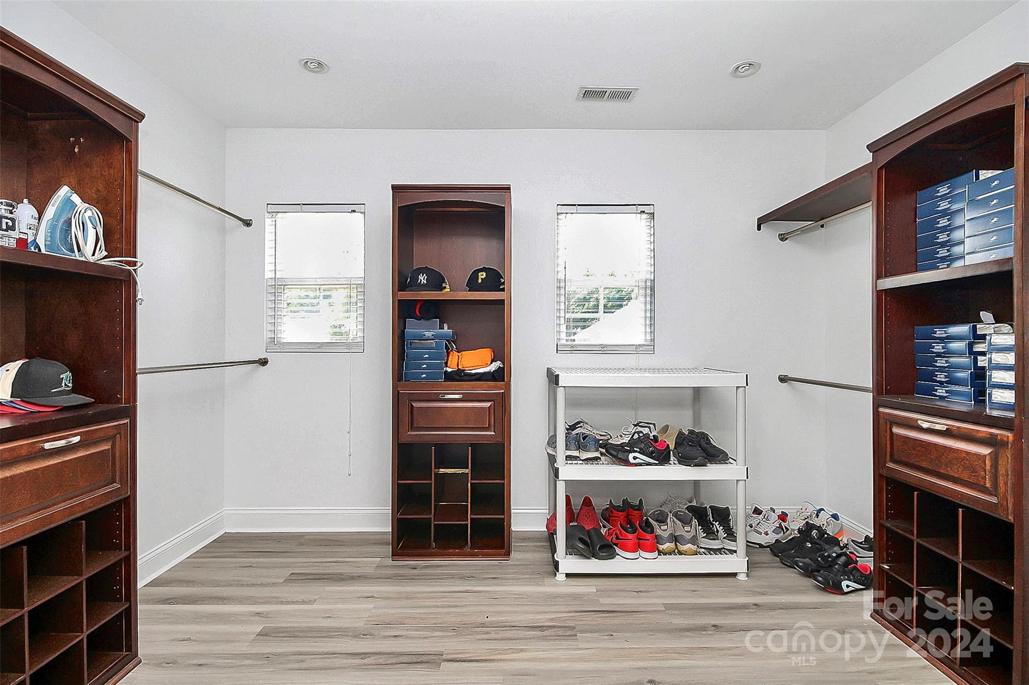 Hamilton Lakes - Residential