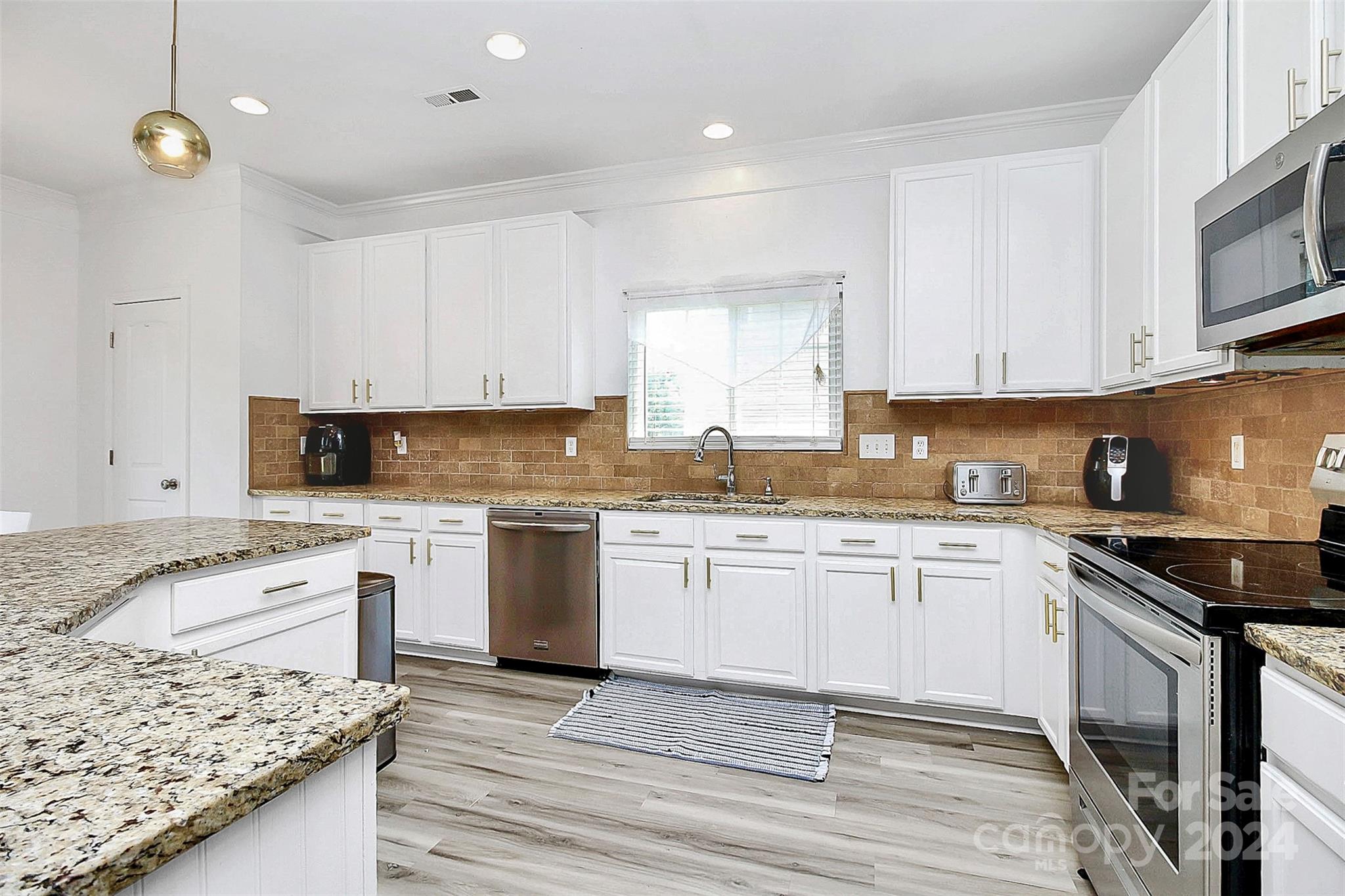 Hamilton Lakes - Residential