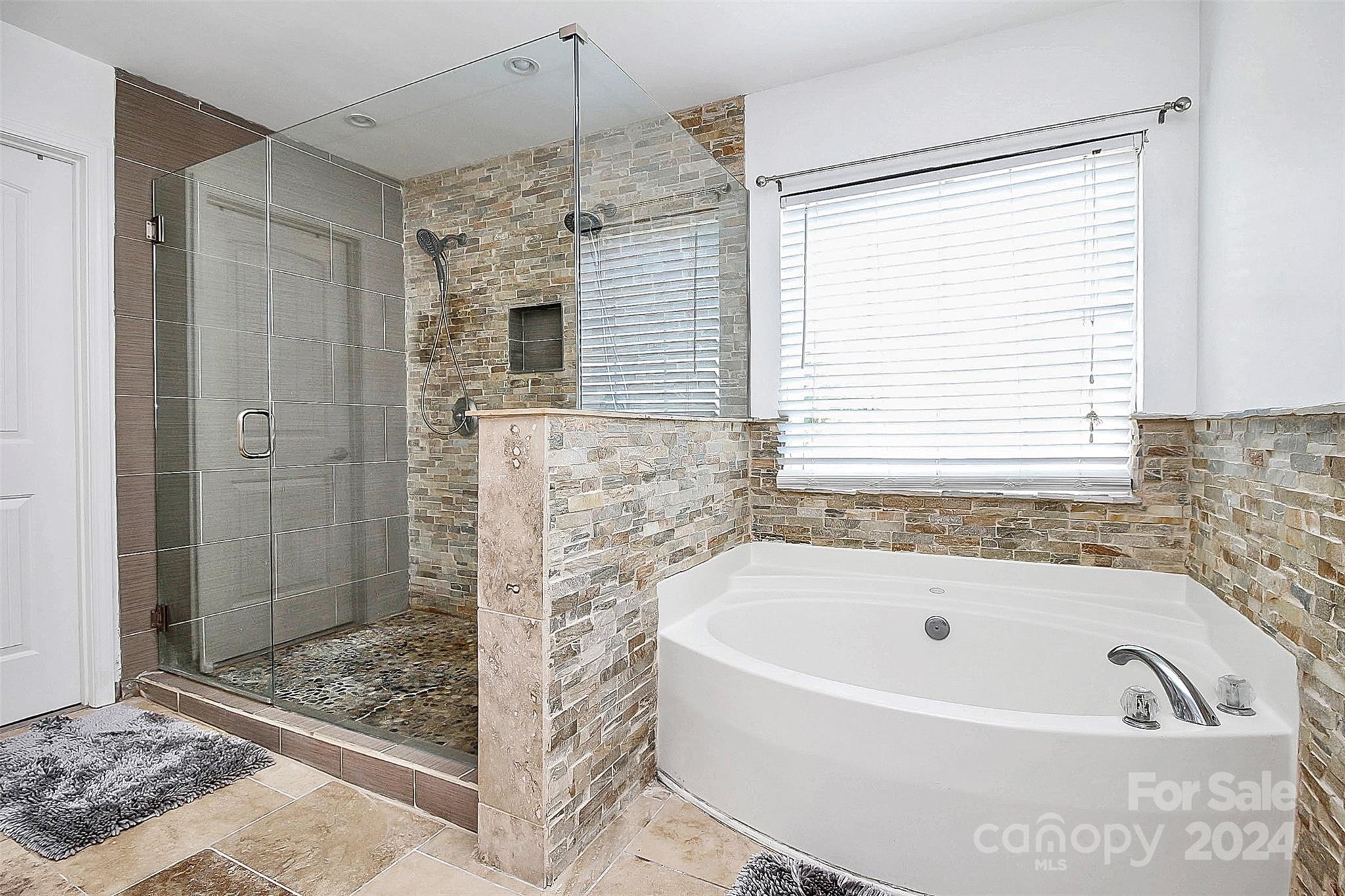 Hamilton Lakes - Residential