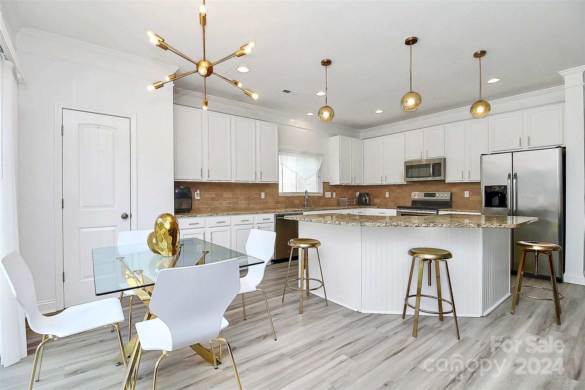 Hamilton Lakes - Residential