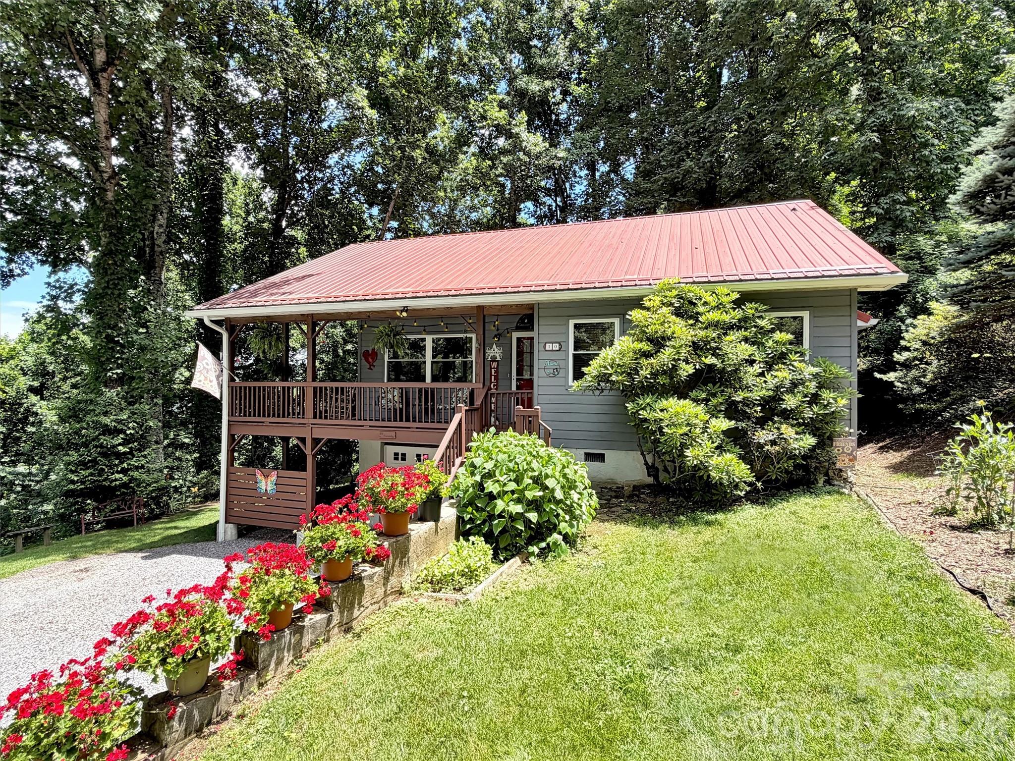 10 Bridle Drive