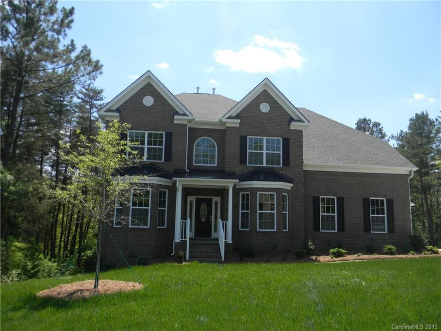 Lexington w/ unfinished basement. 3 car garage, 5 br, 4.5 baths, full bed/bath on main. Both formals,Bonus up. Screened porch. Over 1 acre wooded setting, sod/irrigation. 42" Cabinets,granite kitchen/baths,hardwoods,ceramic tile,arches,columns,heavy moldings thru-out,coffered ceiling. Owners suite features sitting area,dual closets. eBuilt with HERS,tankless & more.