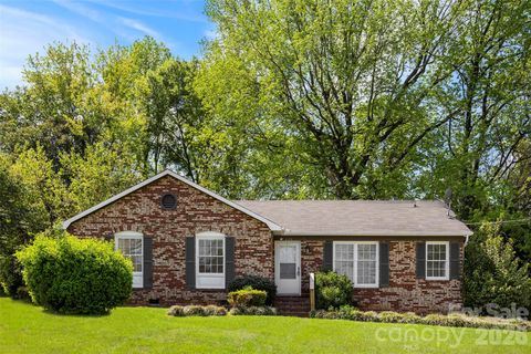Photo of 425 Whitethorn Drive, Gastonia, NC 28054 (MLS # 4364846)