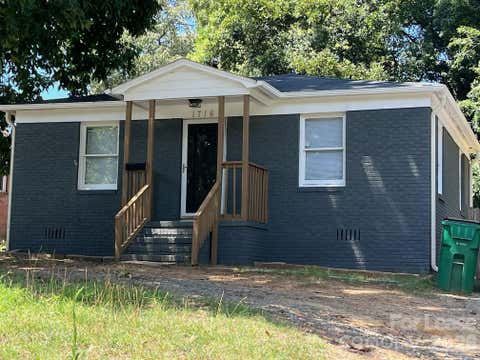 Photo of 1716 Catherine Simmons Avenue, Charlotte, NC 28216 (MLS # 4404987)