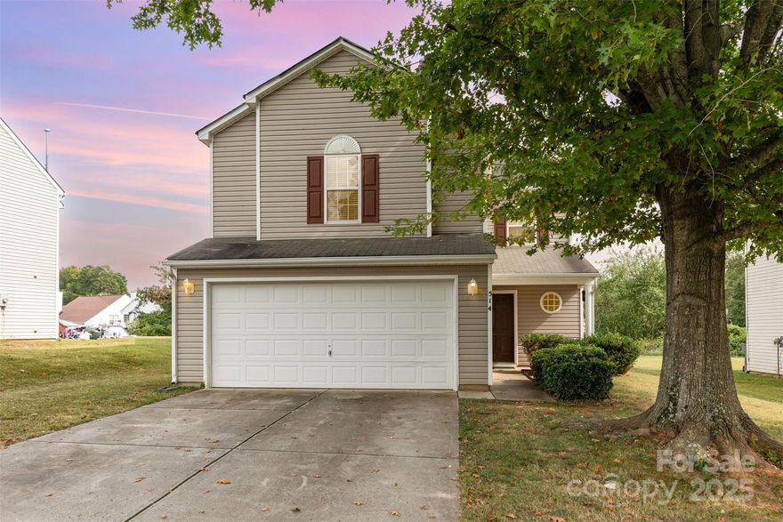 Well-maintained 3-bedroom, 2.5-bath home in the Hidden Creek community. Features an open floor plan, spacious living room with fireplace, and a kitchen with stainless appliances and breakfast area. The primary suite includes vaulted ceilings, dual vanities, a garden tub, and separate shower. Conveniently located near major highways, shopping, restaurants, and Mountain Island Lake. This home is ready for a new owner to bring their ideas and make it their dream home!