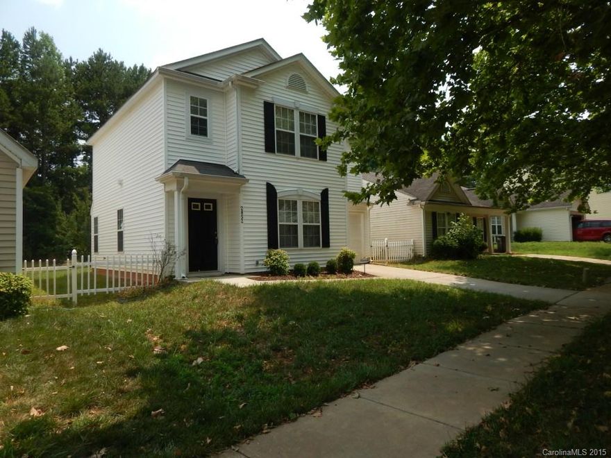 nice 3 bed 2.5 bath home with brand new laminate wood floors, open floor plan, eat in kitchen, large master with walk in closet. Convenient to 485 and White Water Ctr.