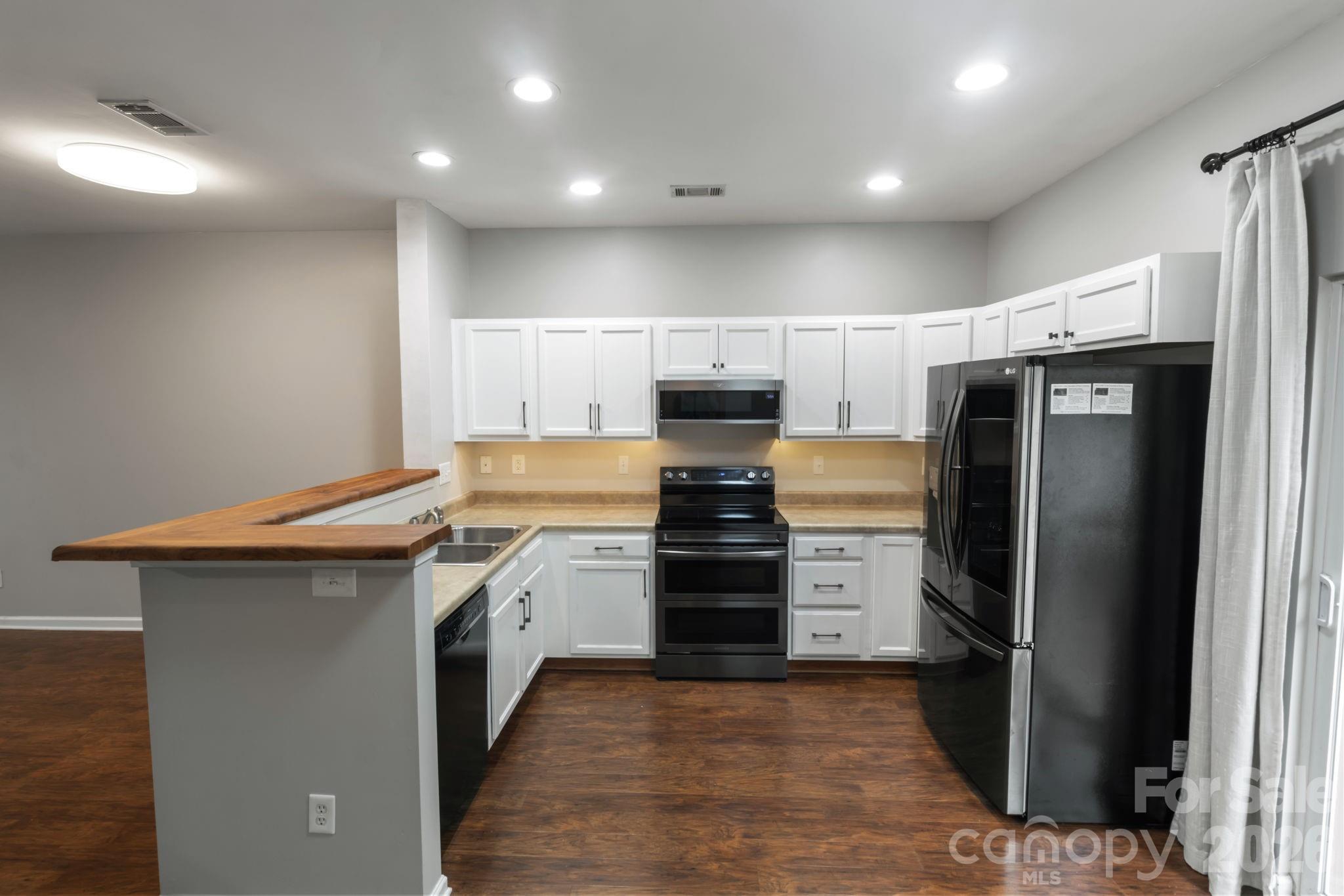 Cascades at River Crossing - Residential