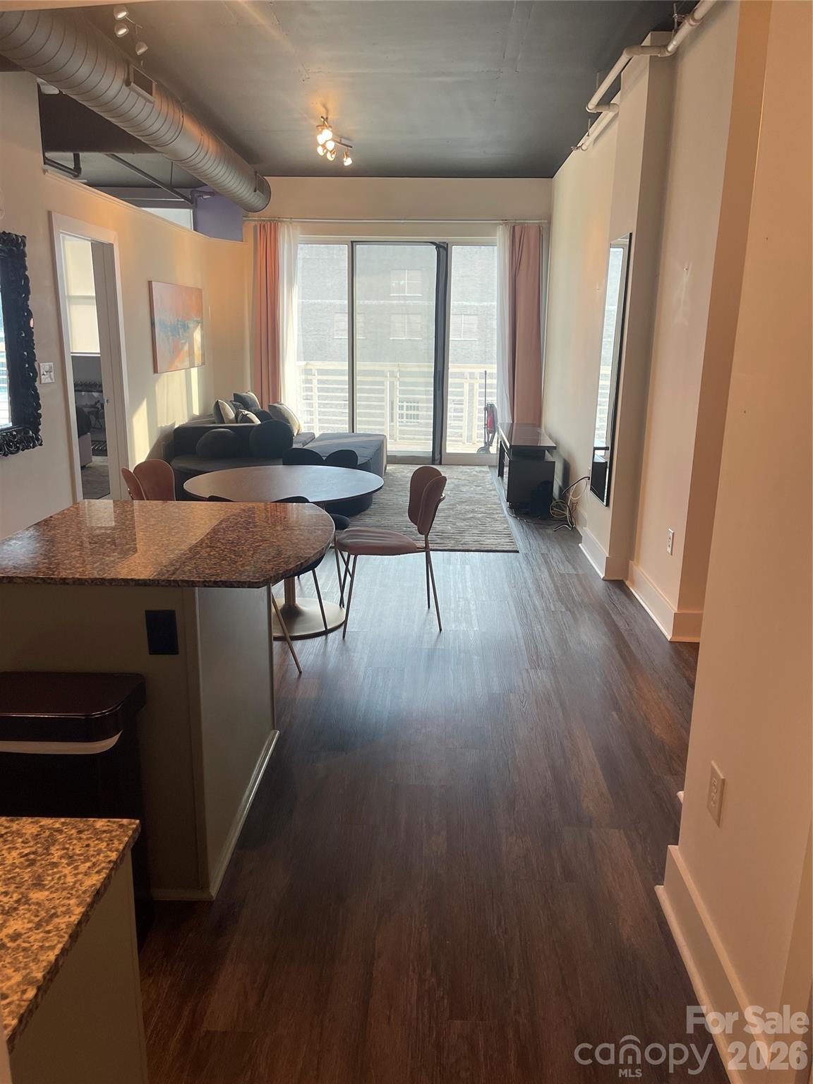 505 E 6th Street Street 1006