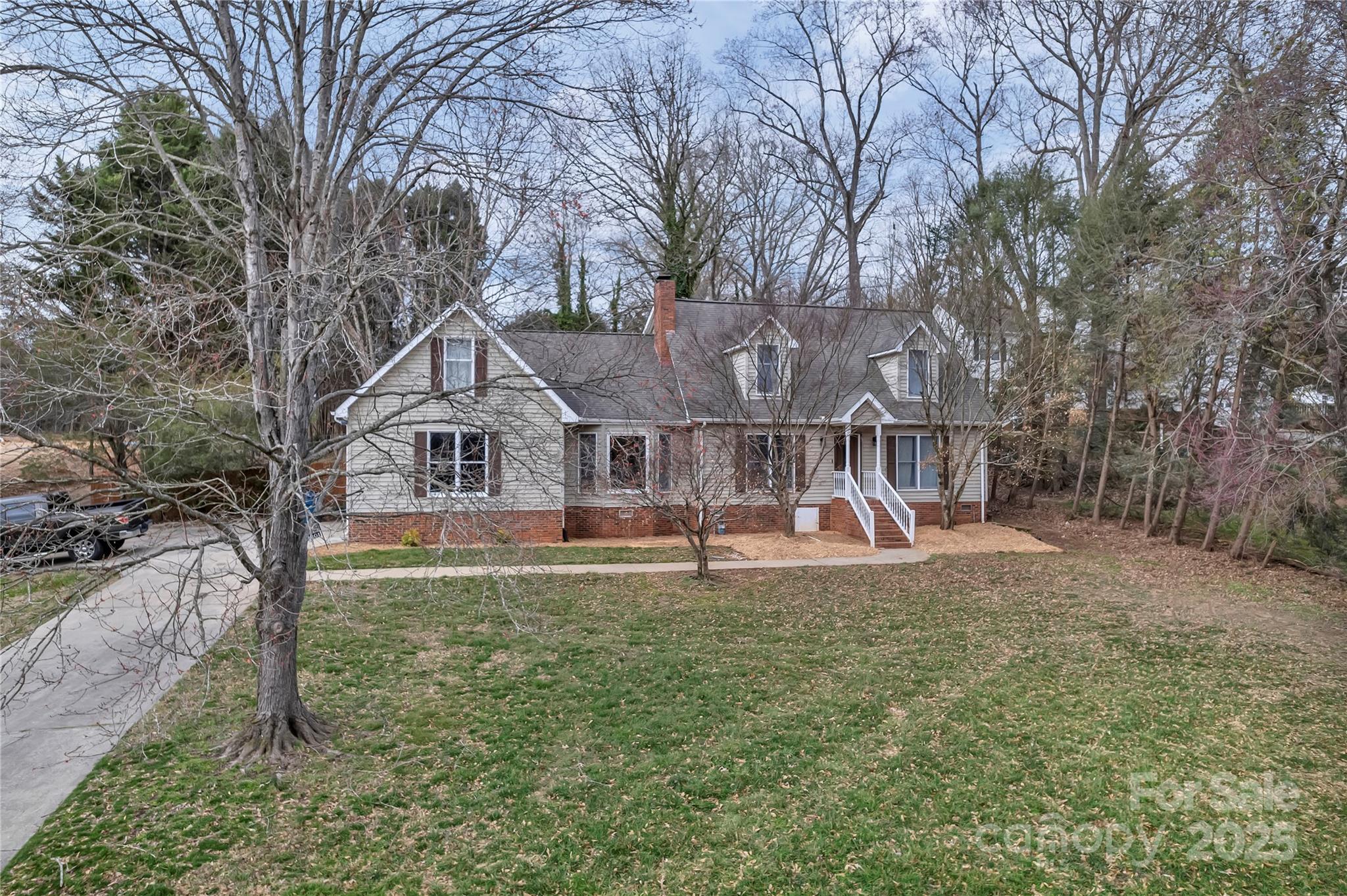 2201 Holly Lane