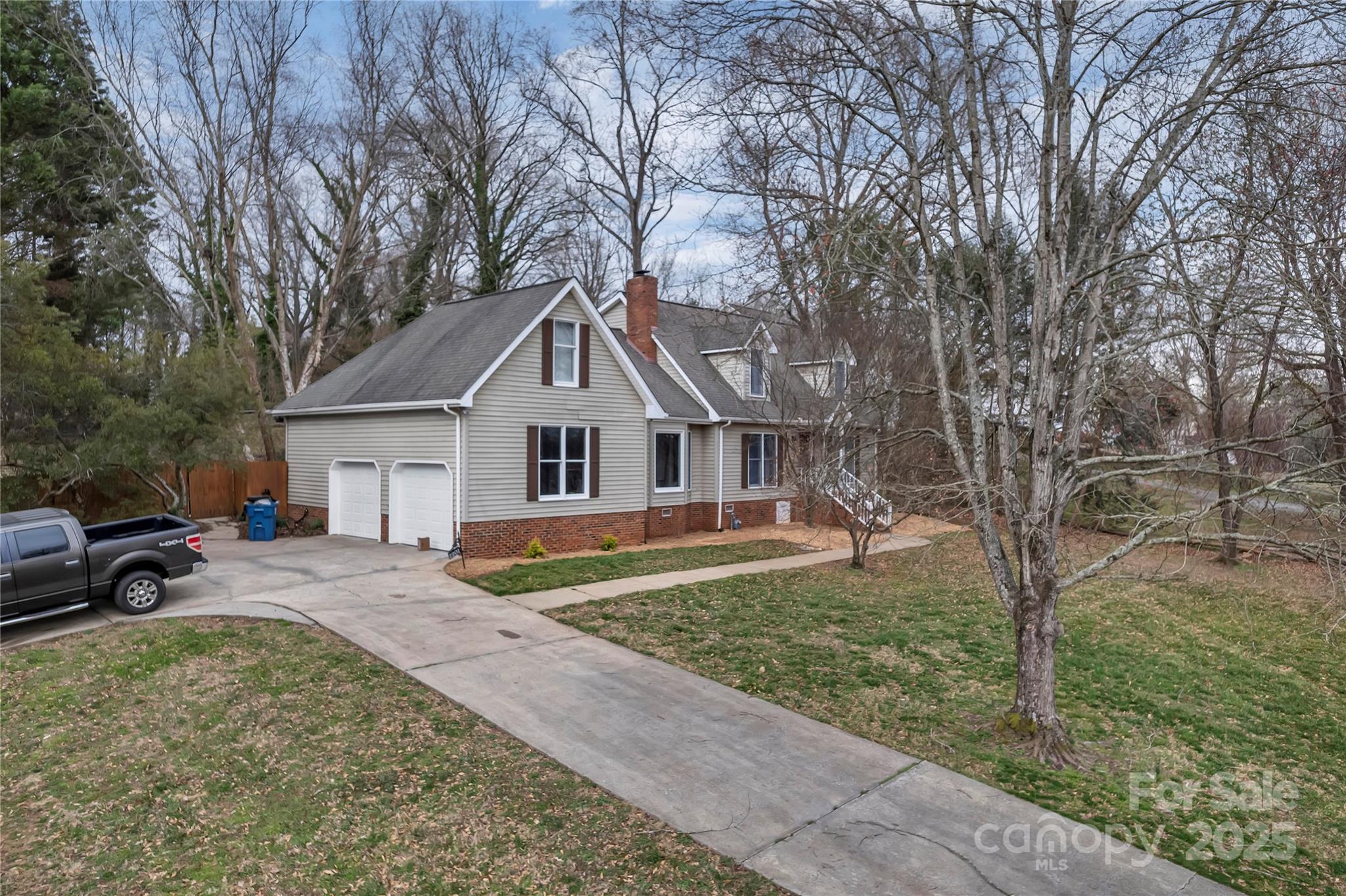 2201 Holly Lane