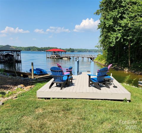 Photo of 9542 Riviera Drive, Sherrills Ford, NC 28673 (MLS # 4298119)