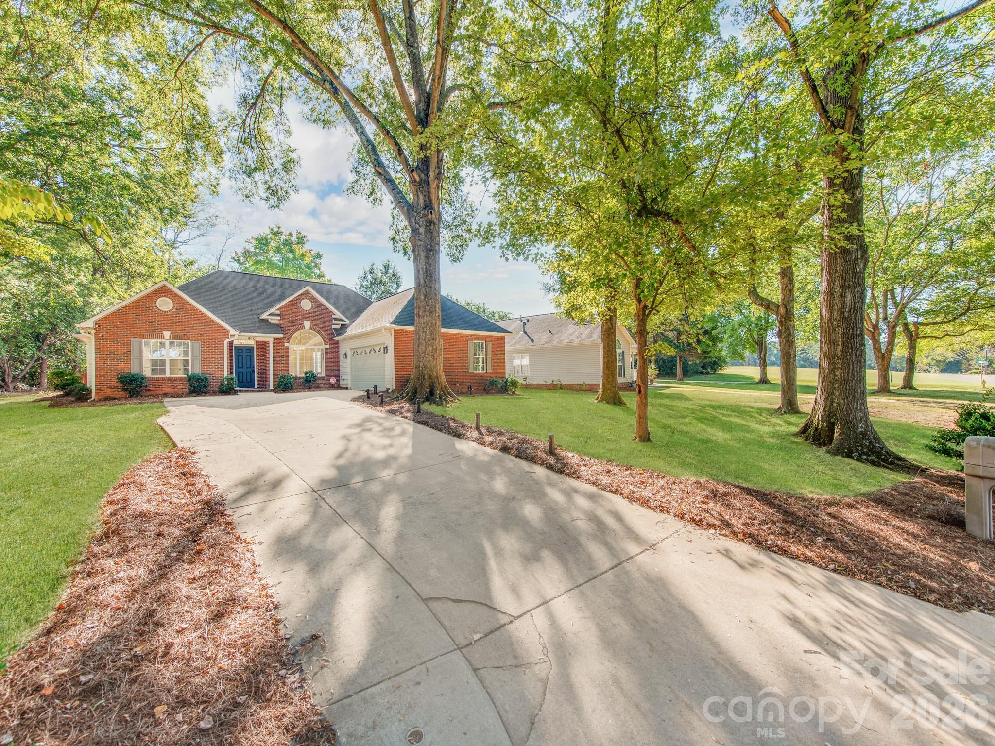 810 Greenhill Drive