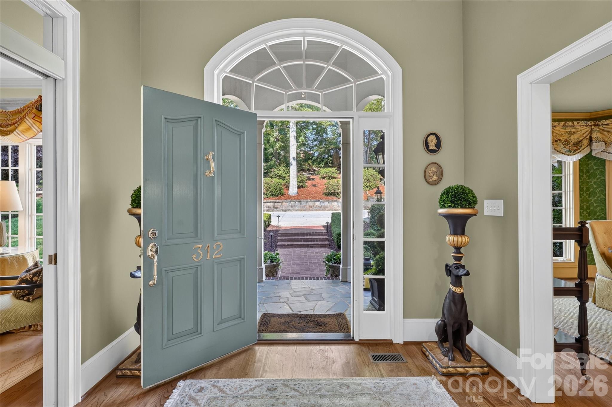 312 Eagles Walk
