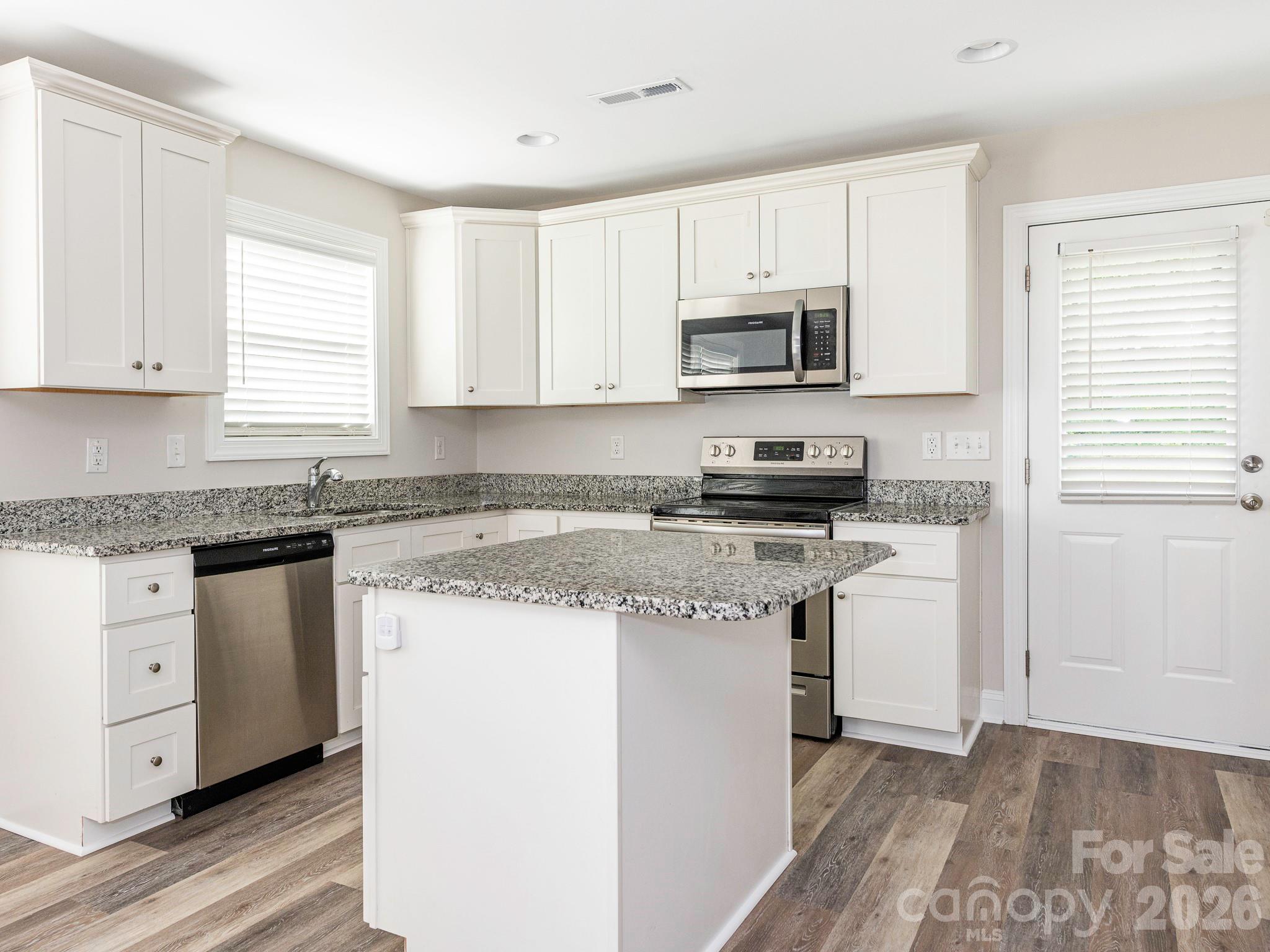 28 B Willowbrook Drive NW