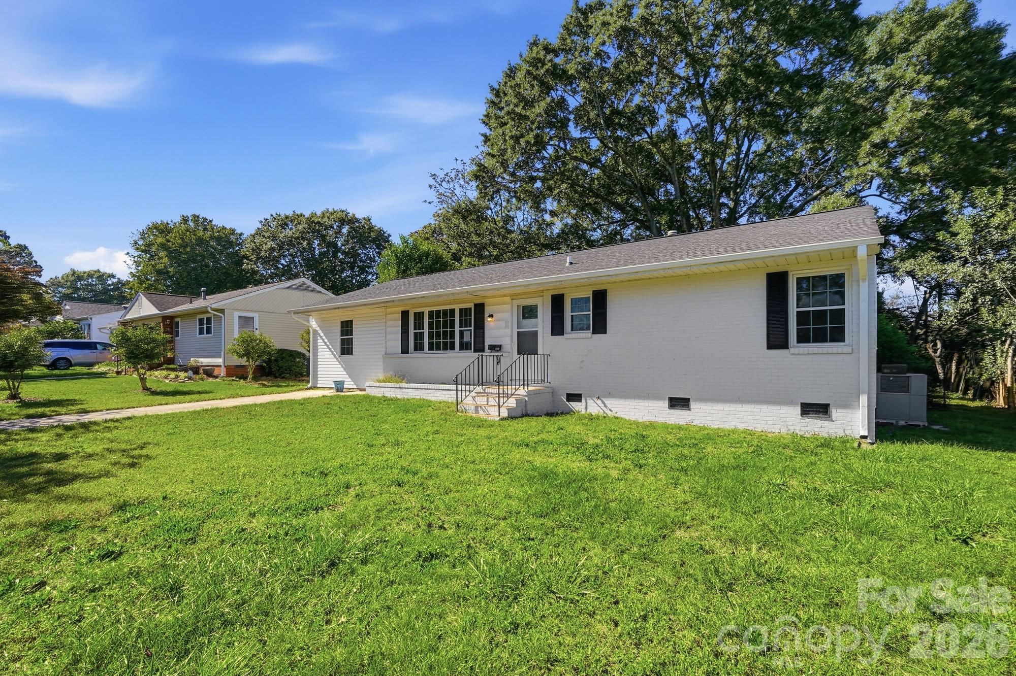 1122 E Park Drive