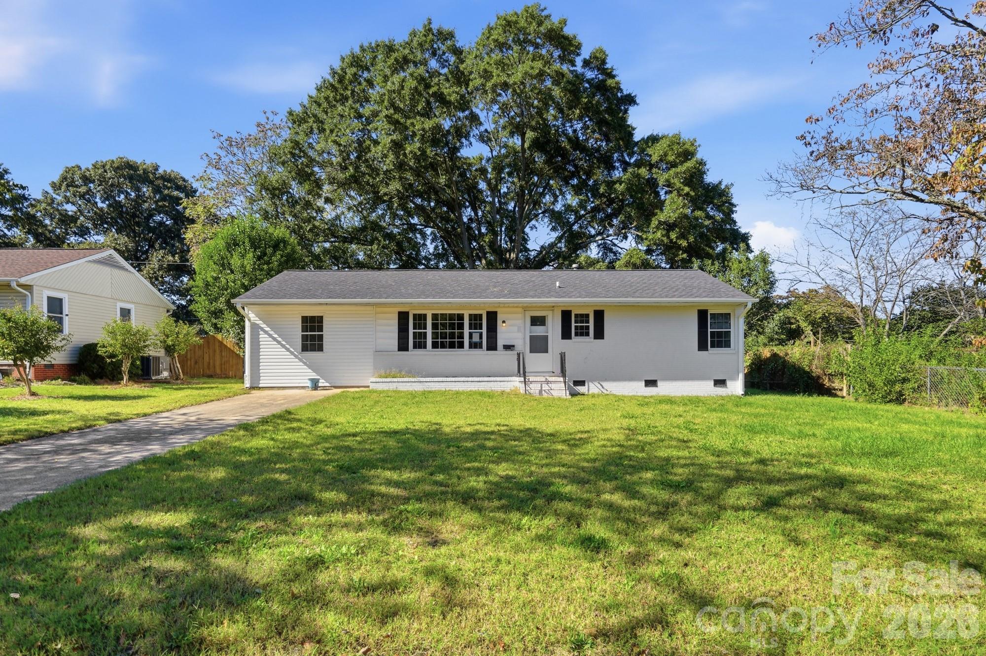 1122 E Park Drive