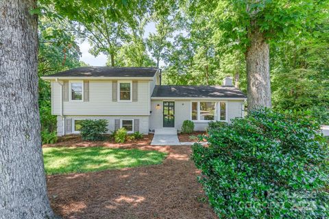 Photo of 4014 Sulkirk Road, Charlotte, NC 28210 (MLS # 4316923) Photo of 4014 Sulkirk Road, Charlotte, NC 28210 (MLS # 4316923)