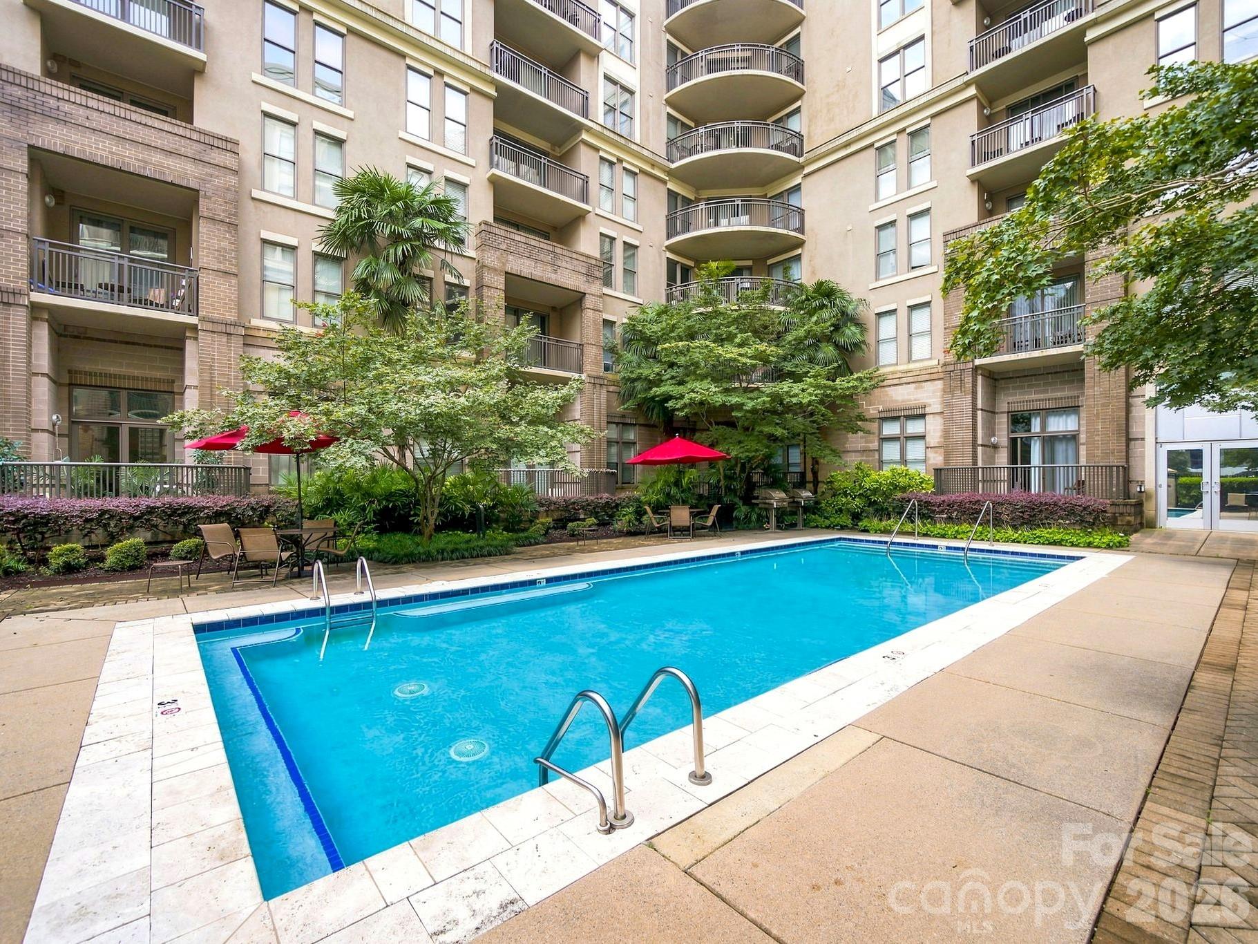718 W Trade Street 412