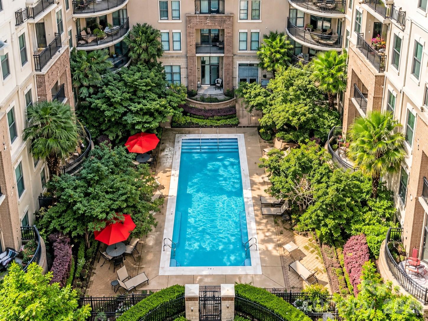 718 W Trade Street 412