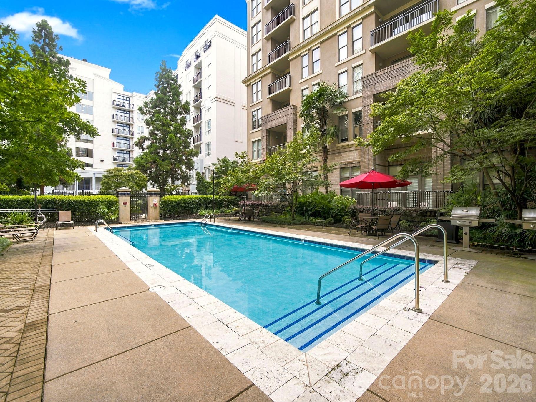 718 W Trade Street 412