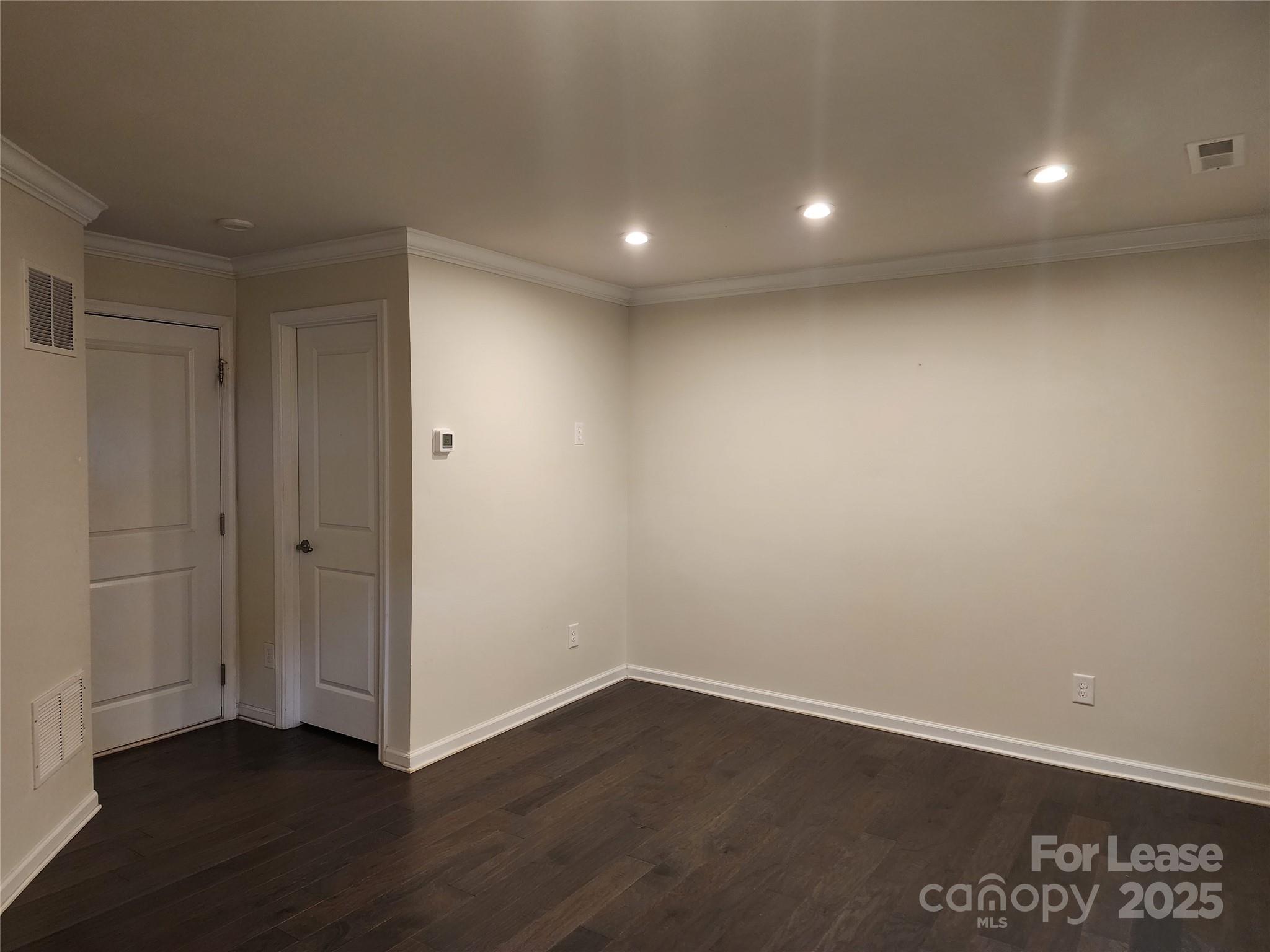 1229 Queen Lyon Court