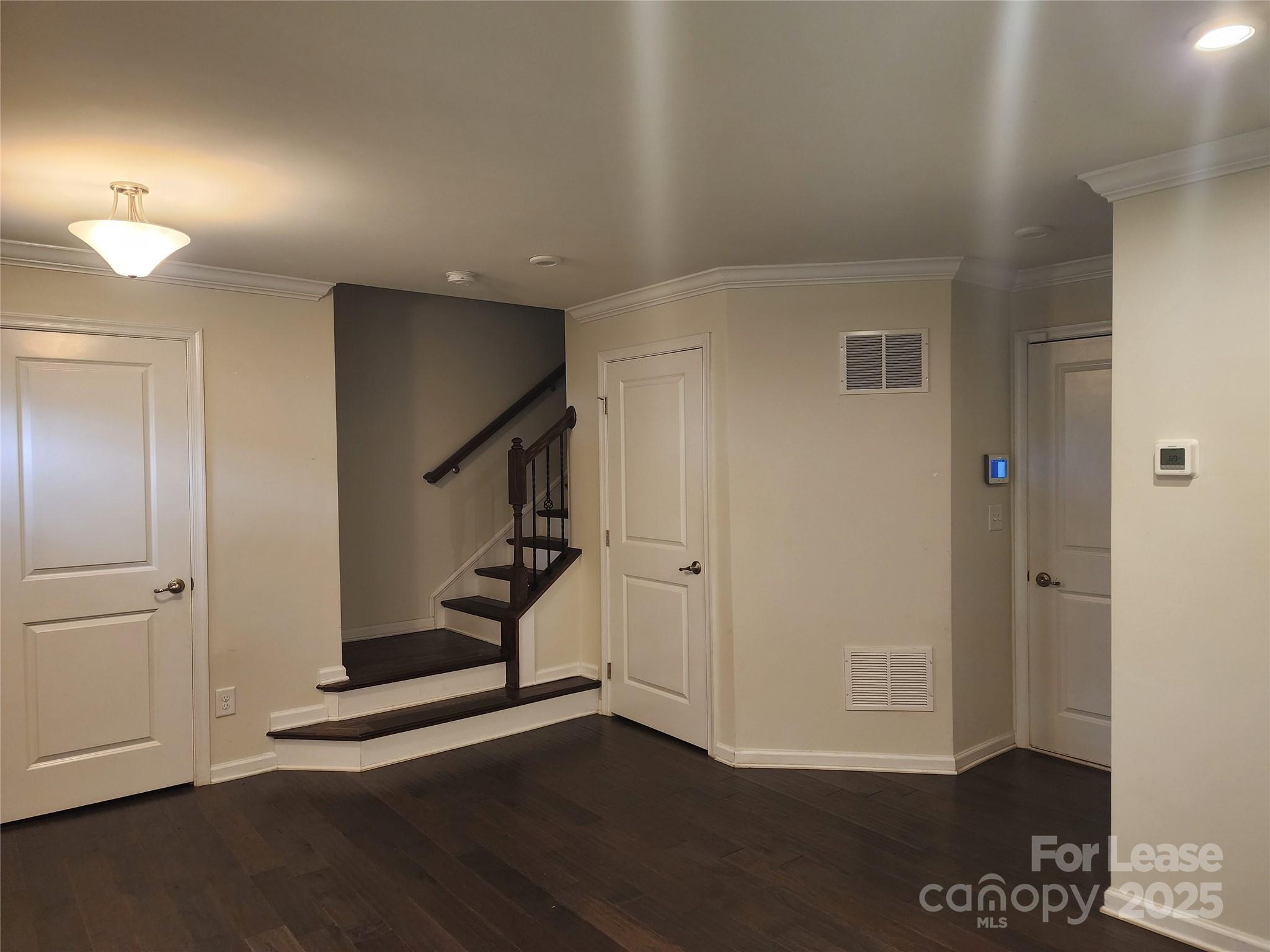 1229 Queen Lyon Court