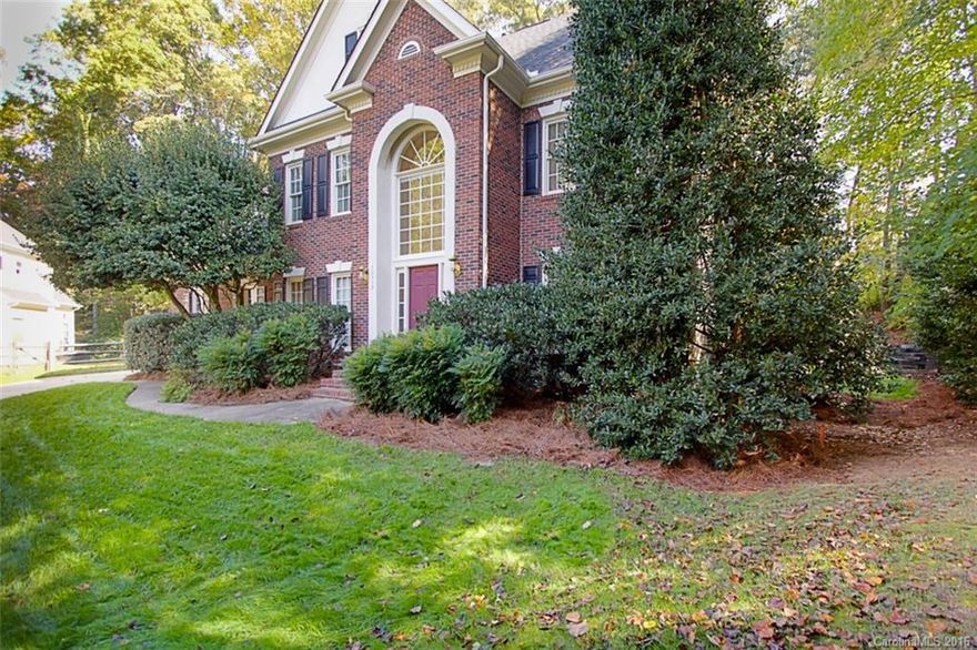 Exceptional private lot in desirable Wynfield. Located on cul-de-sac, home surrounded by mature trees, creating hidden retreat in back yard. Property has own trail! Large Family/Kitchen area has open layout. Natural light from many windows. Sizable Office/Study on 1st level. Vaulted four-season Sunroom off family room showcases natural landscaping & flowers. Master Bedroom features generous sitting area. Master Bath w/dual vanity. Jack & Jill bath for kids/guests. Ample storage. Well maintained.