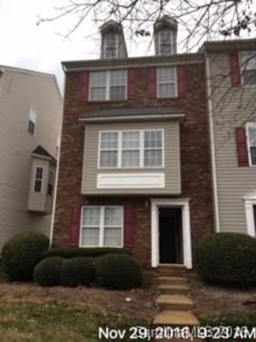 3 story open floor plan in Tanner Creek neighborhood. Lower level has front entry door and 1 car garage entry on rear. Large room that could be used as office/playroom or bonus room. Main level has open plan with kitchen/breakfast/family room with fireplace and opens to large deck. Upper level features the 3 bedrooms and 2 full baths. Tons of storage.