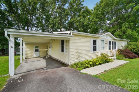 Photo of 303 Meadowbrook Court, Hendersonville, NC 28792 (MLS # 4403570)