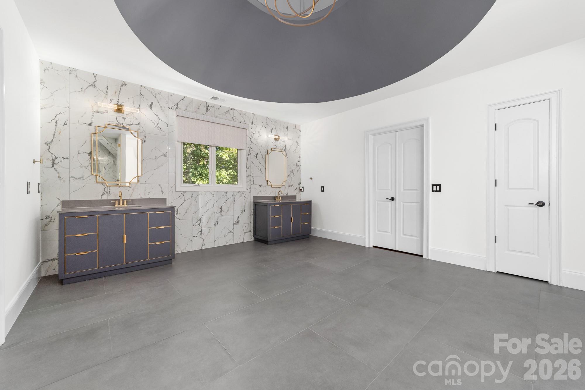 The Peninsula - Residential