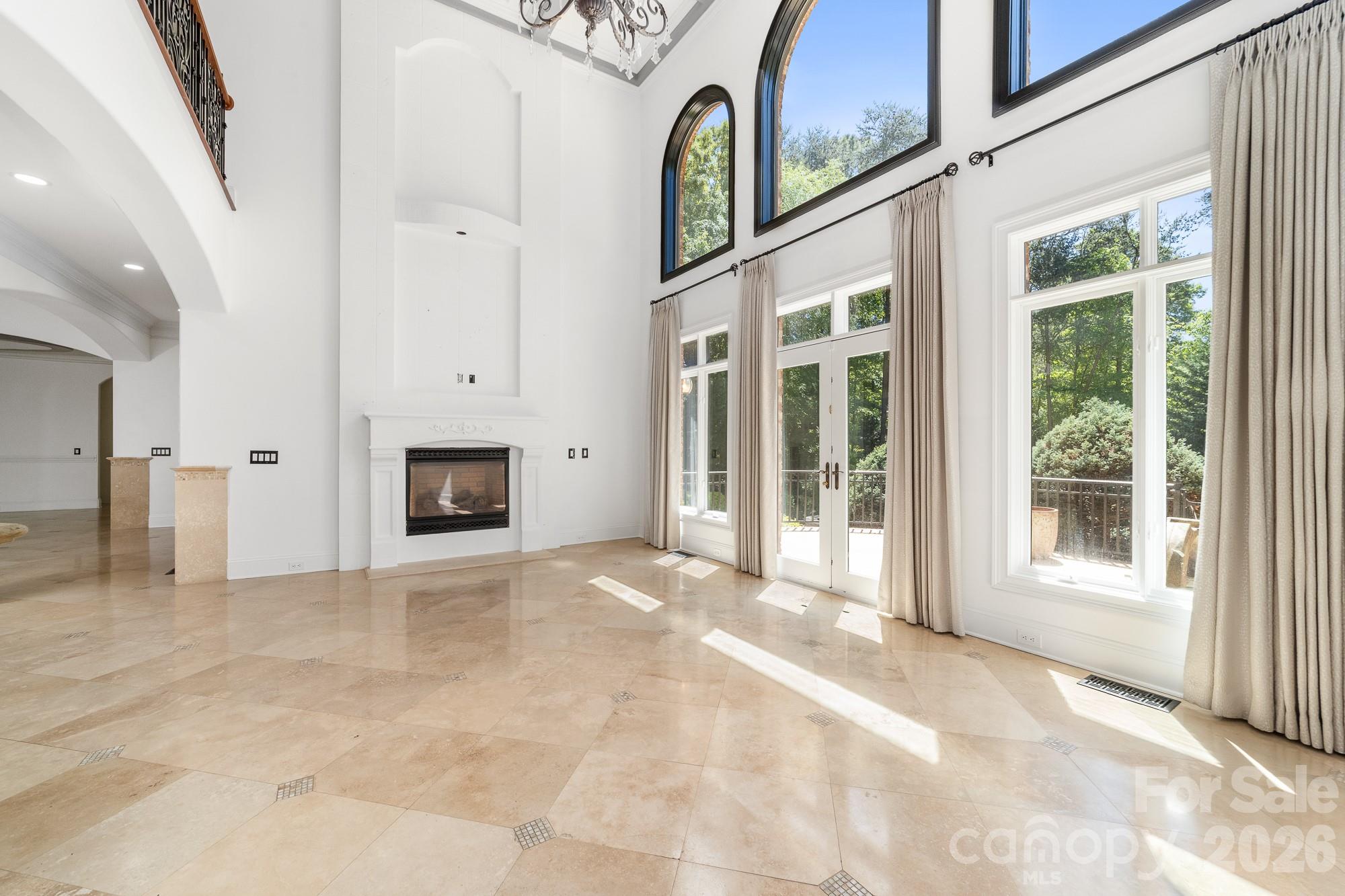 The Peninsula - Residential